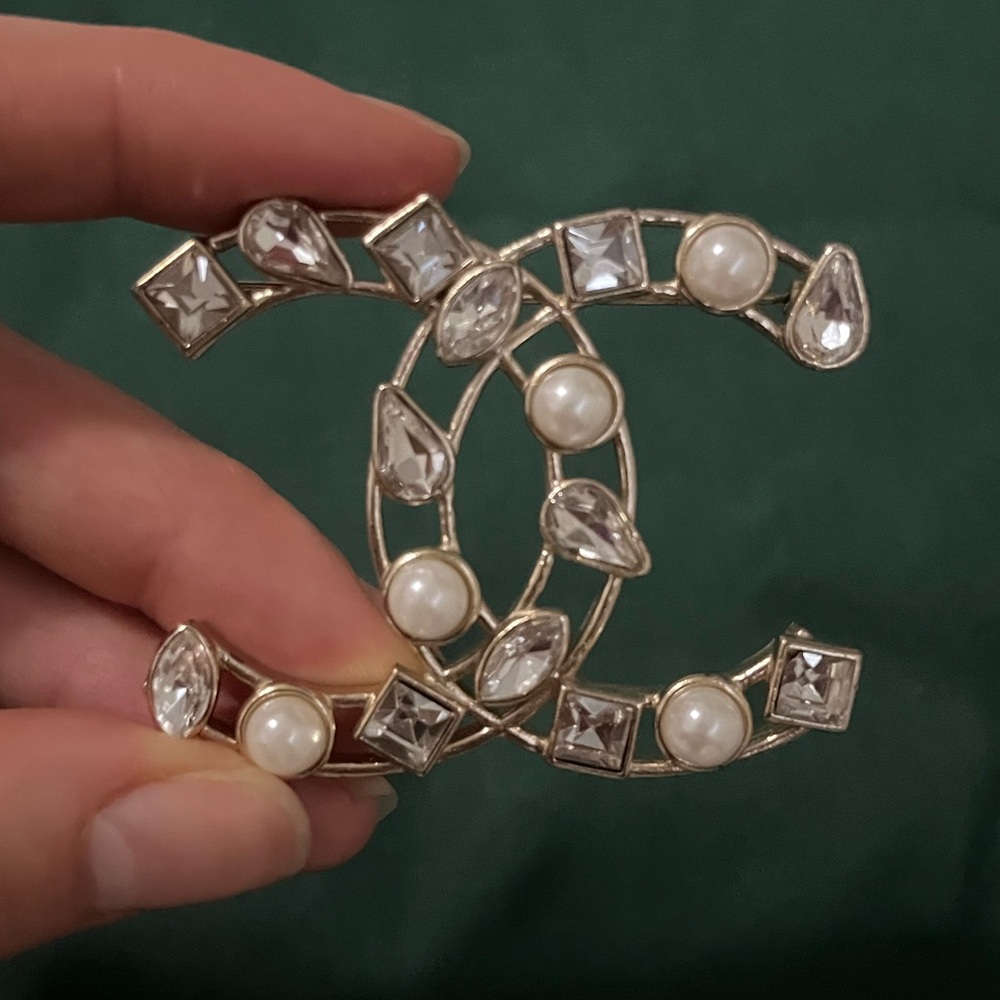 CHANEL 2019 Gold-Tone Metal Crystal Pearl Brooch